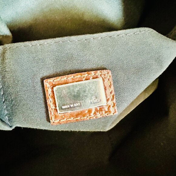 AUTHENTIC FENDI PEBBLED PATENT LEATHER BROWN LARGE SATCHEL  TOTE - Picture 13 of 14